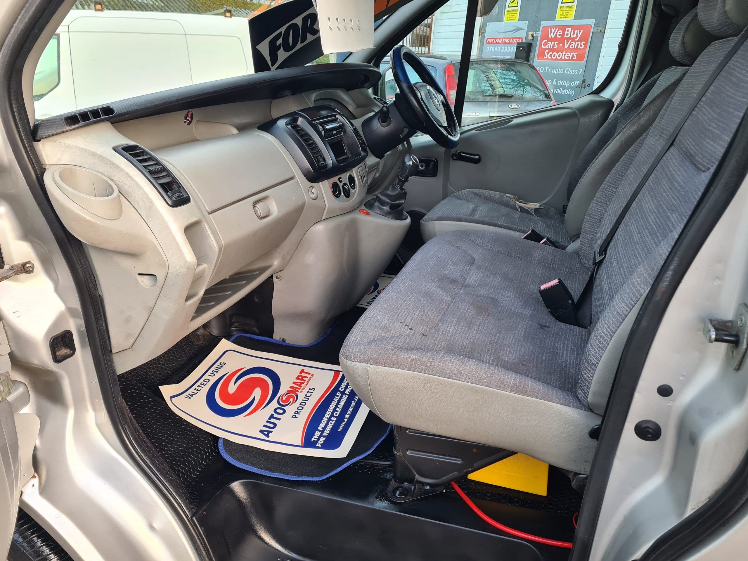 2007 RENAULT TRAFIC FULL CAMPER CONVERSION - Image 5