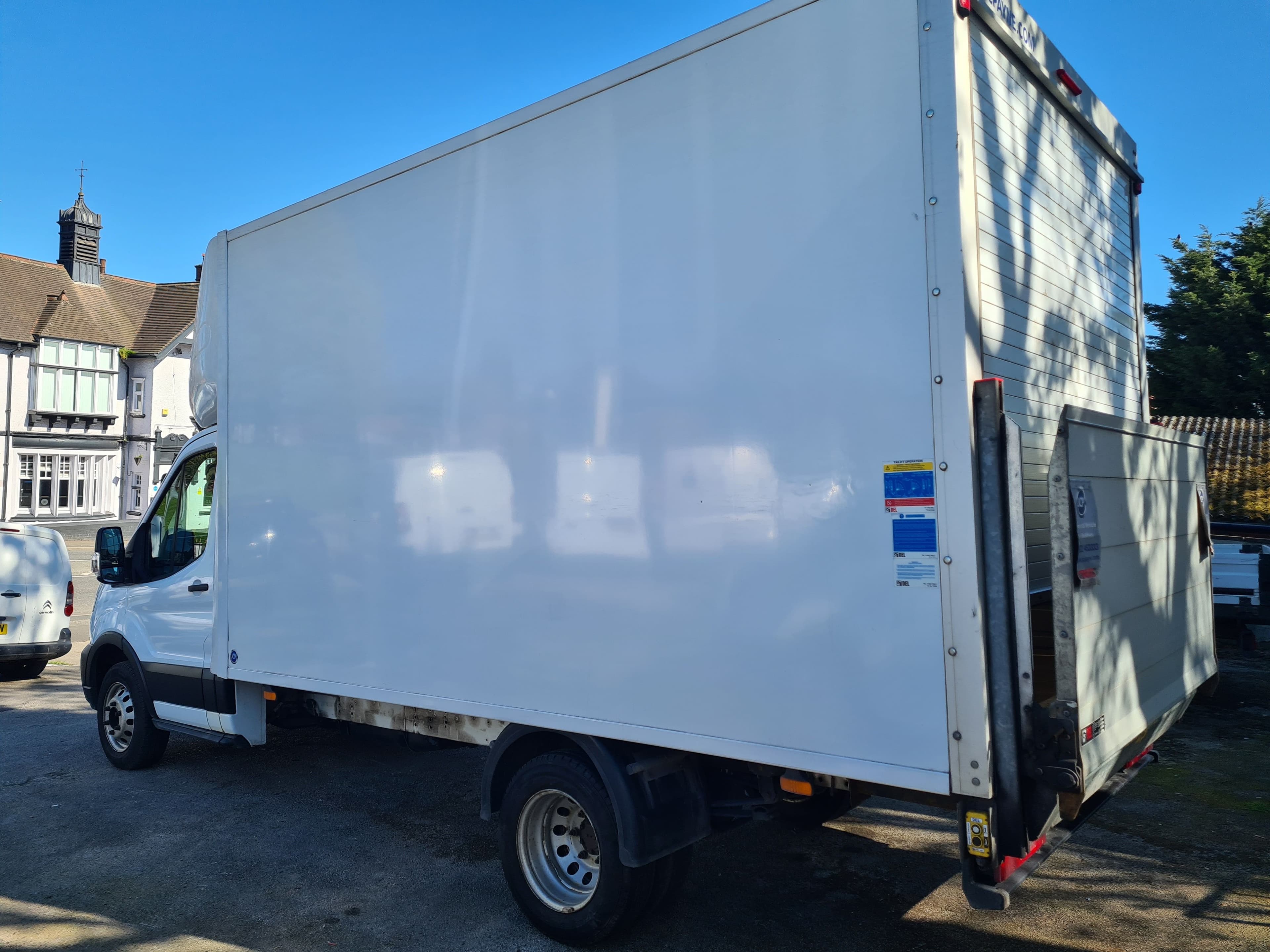 FORD TRANSIT LUTON